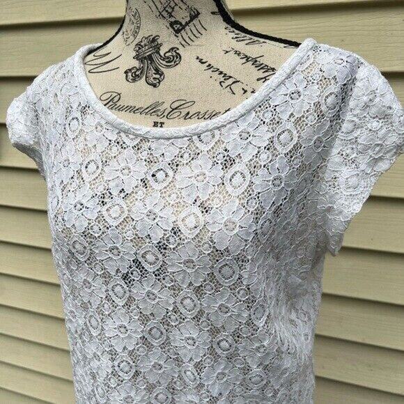 Stylus white lightweight semi sheer lace short sleeve blouse with keyhole back - Picture 4 of 8